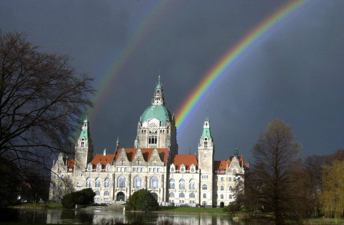 Das Neue Rathaus vom Maschpark aus gesehen.